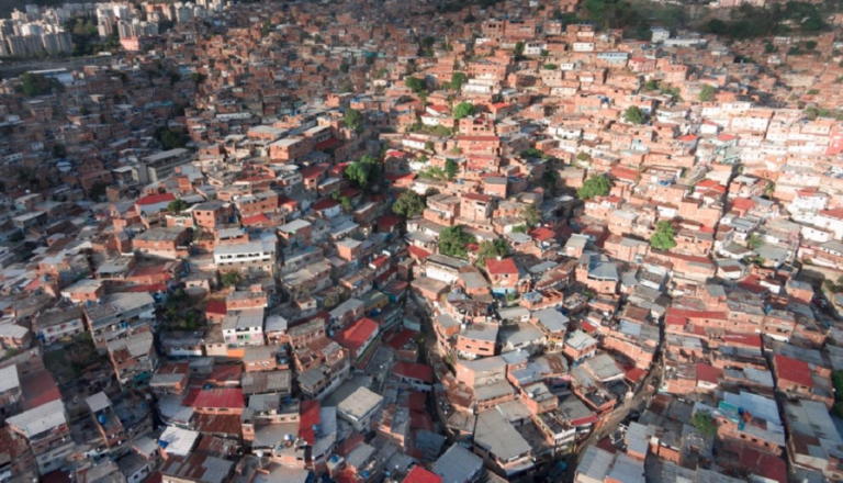Bandas criminales se disputan el control de Petare, el barrio más grande de América Latina