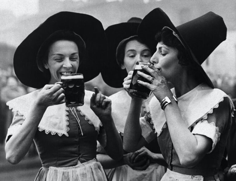 Las mujeres dominaban la industria cervecera, hasta que las acusaron de brujas
