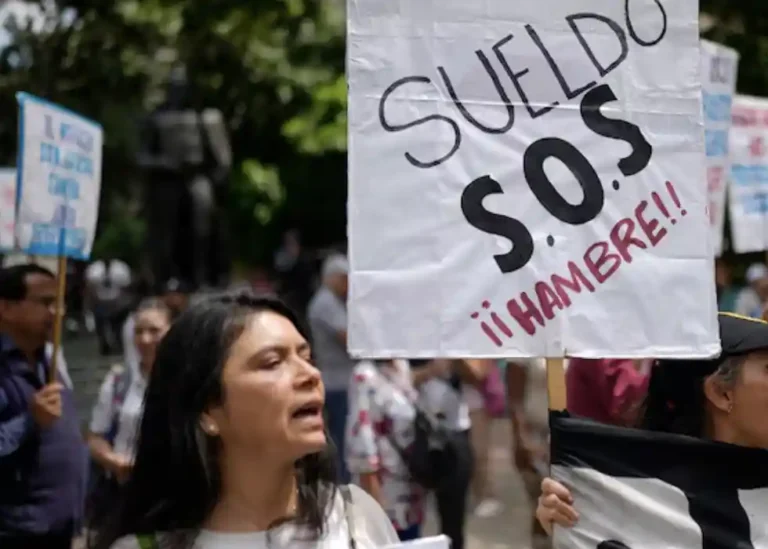 Maestros de Venezuela: aprender a vivir con una miseria de sueldo